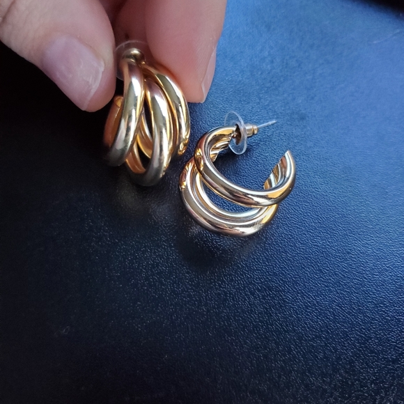 NWOT FOREVER 21 HOOPS - Picture 1 of 6